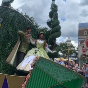 Cintia Rosa Instagram - Viagem de férias em família, cheia de encontros e encantos com amigos queridos! Essas lembranças irão permanecer em meu coração! Dias incríveis! #disneyworld
