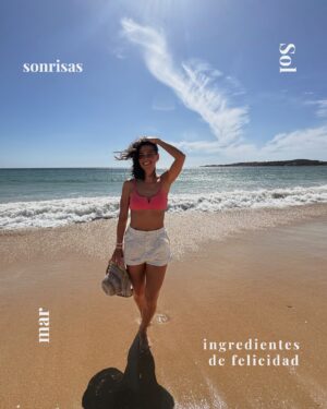 Clara Alvarado Instagram - qué tendrá el mar?! qué tendrá esa línea en el horizonte que tantas preguntas nos lanza desde la quietud más absoluta? Son tantas las reflexiones que afloran con cada contacto con la arena y el agua al pasear… muchas en el plano imaginario pero muchas otras en el real. Pasear mirando el mar definitivamente es pura terapia y vitamina para el ALMA. Qué suerte vivir en un país con tantísima costa así que escápate a la playa si tienes oportunidad porque las ideas se aclaran y los problemas se encaran. Confía 🤍🙏🏼🌊🌞 

os deseo un feliz primer finde de Agosto 🦁💦

PD. Si me queréis dejar por aquí playas bonitas para pasear son más que bienvenidas y preparo una lista <3 gracias familia :)) (o por DM si queréis mantenerlo en secreto 🤫🫶🏻, prometo no desvelarlas). 

BESO GIGANTE!!