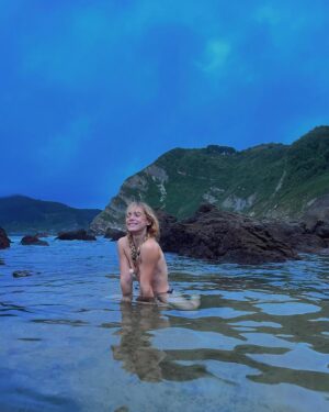 Clara Galle Instagram - La dulzura puede encajar en lo salvaje, lo salvaje no puede encajar durante mucho tiempo en la dulzura.