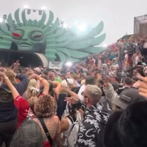 Clara Paget Instagram - Can’t see mi face…BalaClara🥷🪨🌈🦥🫨🦄🌞👐👁️🧚‍♀️🐆🤲 to one of my oldest, most loyal, consistent, silliest and kindest friends @glastofest I LOVE YOU x