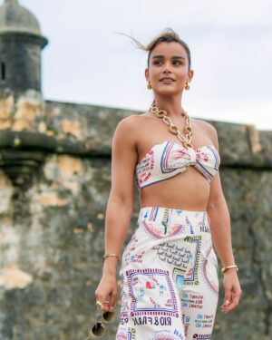 Clarissa Molina Instagram - Ya en la isla del encanto 🇵🇷 @premiosjuventud 🔥🔥 

No se lo pierdan este jueves 25 a las 7pm por @univision ! 

Styled @edgar.style 🫶🏼