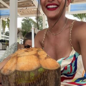 Clarissa Molina Instagram - ♥️Viviendo estos días en el paraíso de @vivecapcana 🇩🇴♥️
Solo puedo volver a decir, QUE HERMOSO MI PAÍS! 
Te amo RD! Que maravillosa la gente Dominicana, me siento muy orgullosa cada vez que alguien resalta al Dominicano por su personalidad única y memorable! 

De donde eres y de que te sientes orgulloso? 

💖 Look @docexiishoppe @jonathanestradanieves