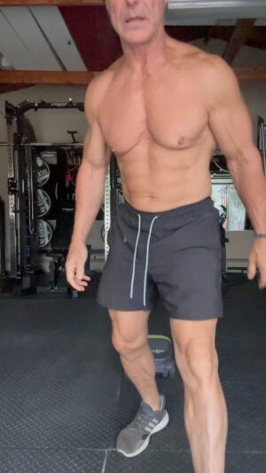Clark Bartram Instagram - Sunday 635 am , bored waiting for my client just checking core strength. Check! Almost face planted