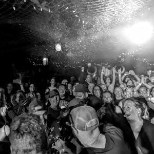 Classified Instagram - Had another great few shows at the @shoreclub.ca in Hubbards NS a few weekends back.. was a hot one.. but one of my favorite weekends so far doing these annual shows... they keep getting better!.. nice warm up for the tour!.. can't wait! Get those tickets now in my bio 

Photos: @belinda.naugler.adams