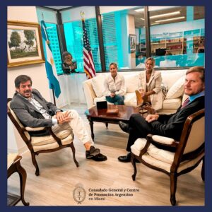 Claudia Albertario Instagram - Nos reunimos con  @claualbertario @claradm @dreamers.miami para coordinar acciones conjuntas @marcapaisar 🇦🇷