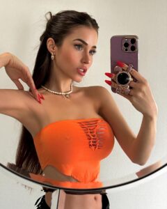 Cláudia Alende Most Liked Photos and Posts