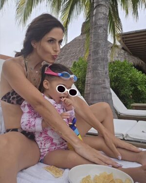 Claudia Álvarez Instagram - G R A T I T U D 🙌 🌈