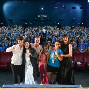 Claudia Pandolfi Instagram - Una giornata di abbracci e emozioni a #Giffoni54 con @samuelecarrinoofficial, @saraciocca_official, @missipanda, lo sceneggiatore e produttore @robproia e Teresa Manes 🩷 

Il Ragazzo Dai Pantaloni Rosa, prossimamente solo al cinema.

#IlRagazzoDaiPantaloniRosa #PantaloniRosaIlFilm