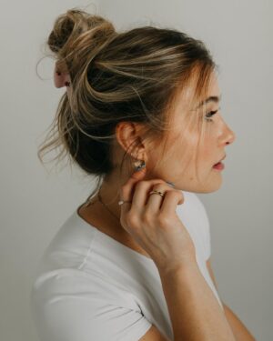 Claudie Mercier Instagram - 🍒

Studio : @le.trait.dunion 

Crédit photos : @dominicsauvageauphotographe 

Crédit maquillage : @bygabb_makeup