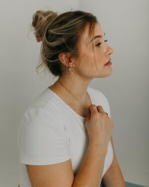 Claudie Mercier Instagram - 🍒

Studio : @le.trait.dunion 

Crédit photos : @dominicsauvageauphotographe 

Crédit maquillage : @bygabb_makeup