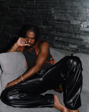 Claudimar Neto Instagram - Coquettish …..that’s all . 
.
📸 - @the.twins.shot.this 
.
#itsbeenawhile #twinsshotthis #claudimar #coquettish #2024 
#inmylane #drinkingwaterandmindingmybusiness