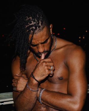 Claudimar Neto Instagram - Coquettish …..that’s all . 
.
📸 - @the.twins.shot.this 
.
#itsbeenawhile #twinsshotthis #claudimar #coquettish #2024 
#inmylane #drinkingwaterandmindingmybusiness