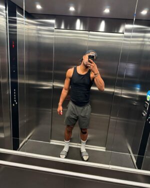 Claudimar Neto Instagram - We out here doing it …… ✨all the memories 🥹…..
1 - the girlsss😛
2 - keeping up with  @loc.n.style ✨
3 - another lift selfie 
4 - day after the night before @chebarrettdavis 
5 - DJ @mr_theo hi Rachel 😜
6 - @backtobasicstherapy putting my back hip back in .
7 - sound check with the team 
8 - if only you knew @stefano_saa & @cruzejphilip 😉
9 - maintenance @backtobasicstherapy 
10 - out out …… 🤪
#tourlife