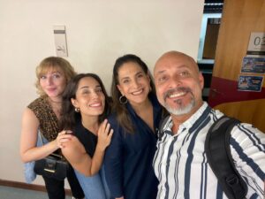Claudio Galvan Instagram - 🧟‍♂️🧠 O JOVEM FRANKENSTEIN 

Visita de ontem na nossa Transilvânia! Querida e talentosa @myra_ruiz! 🎭🎶

Penúltima semana de @ojovemfrankenstein! Vem! 😉