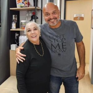 Claudio Galvan Instagram - 🕊🌟❤️ Vá em paz, Sheilinha! Era assim que todos nós, colegas de tantos anos de profissão, a chamávamos, porque ela além de ser portadora de um talento indiscutível, nunca deixou sua criança interna ir embora. Sempre um sorriso e palavras de carinho como se fosse uma espécie de mãe de todos. 

Que você continue alegrando a tudo e a todos onde você estiver e que sua família siga em paz e resignada, mas com muitas boas lembranças deixadas por você! Luz! 🌟❤️
