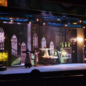 Claudio Galvan Instagram - 🧟‍♂️🧠 JOVEM FRANKENSTEIN 

Hoje inicio a penúltima semana de  @ojovemfrankenstein!

Registros da última sessão da semana passada interpretando Frederick Frankenstein! 🎭🌟

Se você ainda não visitou a Transilvânia ou quer voltar, vai só até dia 10 de março! 😱

De quinta a domingo (1ª sessão) faço o personagem Ermitão e na segunda sessão do domingo o protagonista Frederick Frankenstein! 😉

Esperamos vocês! 😉

📸 @gabibueno.p