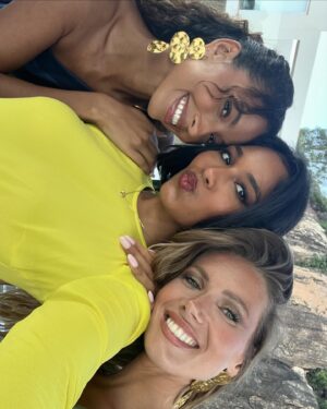 Clémence Botino Instagram - Celebrating love Malikarim 🌞 ! De l’amour, des amis, du soleil ☀️ Je souhaite longue vie à votre idylle. Ma @malikamenard14 tu mérites tout le bonheur de monde et dans les bras de Karim tu l’as enfin trouvé 🩵

Photo @bendecoin 📍