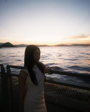 Cloud Wan Instagram - Happy birthday to me 🤍

I find happiness in the simplest of things. 
Sunsets, good food, and you guys.

Thanks for spoiling me 😝

簡單、快樂、安心、幸福
有你們，很好❤️