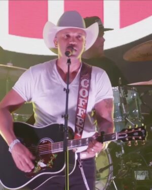 Coffey Anderson Instagram - Sometimes leading means taking the first step onto the dance floor.

In a world where actions speak louder than words… let’s set an example for our children by leading with love. ❤️ #FamilyFirst #BetterToday #Husband #Motivation #CountryMusic #Viral
