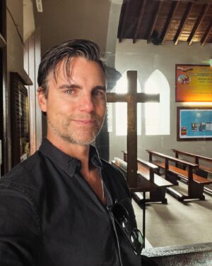Colin Egglesfield Instagram - Got to visit Bunratty Castle here in Ireland between my workshops this week. Sometimes I think we forget how much we take for granted. Amazing to see so much history in one place!

I think a lot of the so called differences that exist between cultures and people from various places, even in our own countries, are vilified too easily. Instead of hearing about what a place or a culture is like on social media, get out and see for yourself. Try talking as a way to listen more instead of trying to be heard. The more someone else feels heard, the easier it is for them to listen to you. 
✨💫
You may just realize that what you are told and what you keep hearing from the places and people you’re hearing them from are unfounded and being used to perpetuate fear and distrust.

Get out more and see for yourself. The world is an amazing place if you look for it. I challenge you to get out and see more of it!
✨💫☘️😎
We start today with our Big Dream Challenge! Let me know if you want to come along! 

#agileartist #inspire #ownyourmonent #beyondimpact #bigdream #bigdreamchallenge