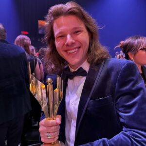 Colton Gobbo Instagram - @sonofacritchtv took home the CSA for audience choice last night! Ben put it best, this award is so special because it was from the people at home. a huge thank you to everyone who’s supported and voted. and especially to my mom, who texted the family group chat every day with a reminder (or a threat) to vote.
it was a blast! ♥️