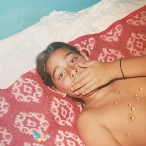 Conan Osíris Instagram - CASA GUILHERMINA by @anamourafado is out 11/11 🪶

2020-2021 foi mesmo nojento mas pelo menos este album existe. Sei que as vezes sou huno e parcialmente visigodo, principalmente para comigo proprio, mas quando momentos culturais destes nascem, tudo o resto fica tão pequeno. 🪶

Mal posso esperar por ser meia noite pra que possam ouvir tudo o que escrevemos e fizemos, para que possam entrar pelo jardim, visitem a sala e a cozinha e finalmente entrem no quentinho dos quartos. 🪶

Obrigado Ana e @pedromafama e @pedrodalinha por me ensinarem e obrigarem a crescer 🪶