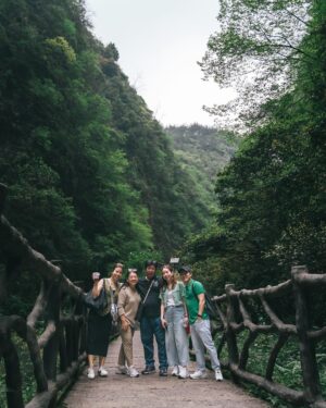 Copter Panuwat Kerdthongtavee Instagram - China Hunan Trip Recap 🇨🇳

เป็นทริปที่รู้สึกประทับใจ และ สนุกมากๆ 
อาหารอร่อย เดินทางรถสาธารณะไม่ว่าจะเป็นรถไฟความเร็วสูง เรียกรถผ่านแอพ รถไฟใต้ดินสะดวกหมด ค่าครองชีพโอเคเลย
เจอสภาพอากาศแทบครบจบในมณฑลเดียว เย็น ร้อน ฝน 

ที่สำคัญ ธรรมชาติ สวยแบบเหมือนไม่มีจริง!! เกินเบอร์สุดๆ คุ้มค่าที่ได้มาเห็นทุกๆ สถานที่ด้วยตาตัวเอง 

ปล. ถ่ายรูปไว้เยอะมาก ลงยังไงก็ลงไม่หมด 5555