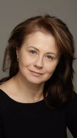 Corina Dănilă Instagram - O bucurie sa ne reintalnim!❤️🍀🥳💫
#actress #corinadanila #headshots #micafotografa