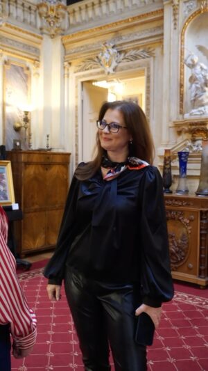 Corina Dănilă Instagram - 16 ani de Artmark! 🎉
„Un loc încărcat de istorie, un loc în care Ruxandra Garofeanu și-a pus amprenta. Toată zona aceasta de șlefuire a gustului pentru artele vizuale – mă bucur că duceți mai departe această misiune: descopăr tot felul de colecții.” 🖼️

Veste specială!
🎥 Emisiunea „CE FACEM ÎN WEEKEND❓” din Vinerea Mare (@tvrcultural) va fi deschisă de un material special, despre Expoziția de Artă Sacră de la Galeriile Artmark.

#tvrcultural la #artmark ❤️
Mulțumim pentru vizită!