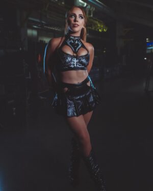 Courtney Stewart Instagram - 🕷️🖤

Glam: @makeupbykristenbacino
Photo: @redlight24fps