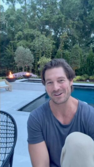 Craig Conover Instagram - Get Cozy with me

Leave me a voice message! Use the link in my bio
#sundaymornings