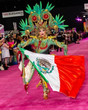 Cristian Peralta Instagram - México is in da House 🇲🇽. 

La ganadora de ‘Drag Race México’ primera temporada
@cristianperaltatranformista haciendo historia y presentando grandes looks en la @rupaulsdragcon 2024. 

.
.
.
.
.
.
.
.
.
.
.
.
.
.
.
.
.
.
.
#dragcon #drag #dragqueen #rupaul #rupauldragrace #rupauldragcon #mexico #vivamexico #moda #fashion #redcarpet #dragracemexico #dragraceméxico #dragracemexico1 #wowplus #lgbtpride #lgbt #cristianperalta #proudmexican #mexicolindo #mexicolindoyquerido #modafashion #dragqueens #dragmakeup #dragshow #coloresdemexico #mexicomagico #rupaulsdragcon #dragmexicano #tricolor