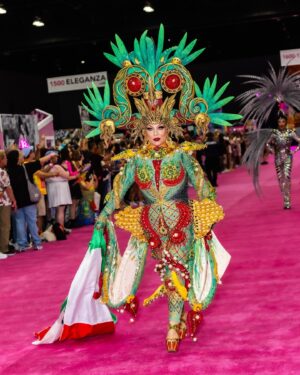 Cristian Peralta Instagram - México is in da House 🇲🇽. 

La ganadora de ‘Drag Race México’ primera temporada
@cristianperaltatranformista haciendo historia y presentando grandes looks en la @rupaulsdragcon 2024. 

.
.
.
.
.
.
.
.
.
.
.
.
.
.
.
.
.
.
.
#dragcon #drag #dragqueen #rupaul #rupauldragrace #rupauldragcon #mexico #vivamexico #moda #fashion #redcarpet #dragracemexico #dragraceméxico #dragracemexico1 #wowplus #lgbtpride #lgbt #cristianperalta #proudmexican #mexicolindo #mexicolindoyquerido #modafashion #dragqueens #dragmakeup #dragshow #coloresdemexico #mexicomagico #rupaulsdragcon #dragmexicano #tricolor