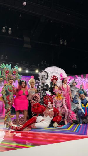 Cristian Peralta Instagram - Ho ho ho holi! The queens from @dragracemexico season one have returned for ‘Bring Back My Girls’ during @rupaulsdragcon hosted by @tsmadison with the help of host @lalolitabanana 
Las chicas de Drag Race México han regresado con el chisme y el tecito calientito
.
@matraka_traka @cristianperaltatranformista @pixie.pixie_ @margaretyya @lady_kero @serenamorena_drag @vermelhanoir @reginavocedrag @instinctmagazine