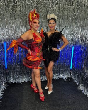 Cristian Peralta Instagram - Bellas mis queridas @jimbothedragclown @missenvyperu @tsmadison hermosas que gusto y fantasía conocerles, Realeza @rupaulsdragcon @rupaulofficial @wowpresentsplus @worldofwonder @cristianperaltatranformista @dragracemexico @cristianperaltatranformista #dragrace #rupauldragrace #dragcon2024