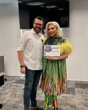 Cristian Peralta Instagram - Gracias @nestlemx @nestle por este maravillosa invitación y vivir la inclusión en la empresa y no solo el mes de el Pride🌈. Que viva la diversidad!❤️🧡💛💚💙💜. @cristianperaltatranformista #dragracemexico #cristianperaltatransformista #nestle