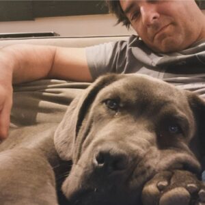 Cristián Riquelme Instagram - Alguien más  adicto a la terapia de hacerle cariño a un perro...? Dicen que baja tu ritmo cardíaco,  liberas stress y te sientes tranquilo..
Alguien más? 
Gatos? 
Perros?
Como se llaman sus mascotas?
El mÍo se llama; JHON RAMBO.