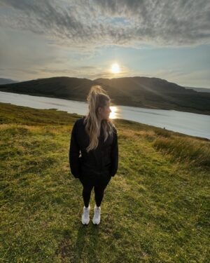 Cristina Boscá Instagram - Recorriendo en coche las Highlands de Escocia 🏴󠁧󠁢󠁳󠁣󠁴󠁿

@lovegreatbritain

1. El Lago Ness…
2. Mi culo tapando el Lago Ness. 🍑 
3. Mis vistas de copiloto a la izquierda.
4. LA INMENSIDAD 
5. Alojarse aquí ha sido increíble. Morvich!