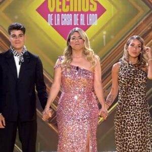 Cristina Boscá Instagram - 🥳💥 @maii_rg se convierte en la flamante ganadora de #LosVecinosDeLaCasaDeAlLado al ser elegida por la audiencia, venciendo a su compañero @julendlg ✨

Disfruta al completo de una emocionantísima final de #VecinosFinal en #mitelePLUS

#reality #contenidoexclusivos #programas #vecindario #maykarivera #mediasetespaña