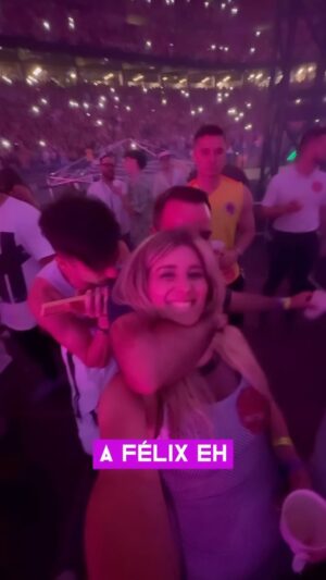 Cristina Boscá Instagram - Lo mejor del concierto de @karolg 🩷🩷🩷

#karolg #bernabeu #madrid #estilismo #mañanaserabonitotour
