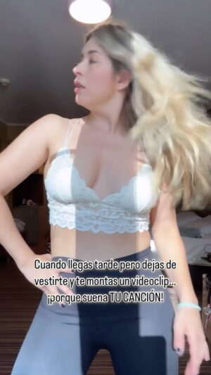Cristina Boscá Instagram - ¿Tu también? Comenta con qué canción te pasa!!! 👇 

Casi pierdo el vuelo ✈️ 😅 

#beyonce #humor #cuadro #grwm #mal