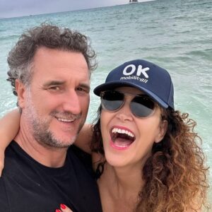 Cristina Rodríguez Torres Instagram - Venir a ver a Maridito a Mallorca es una maravilla!!!! Gracias @okmobility por hacerlo posible❤️❤️❤️ Y mi bañador es de @dolorescortesswimwear 🩱 . El velero de detrás no es nuestro, pero le gustó salir en las fotos 😁
