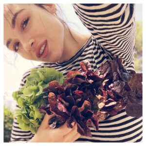 Crystal Reed Instagram - Feeling grateful this Sunday that I have access to beautiful, organic food. So often we forget that this basic need is not offered to all. #happyhealthyhumble