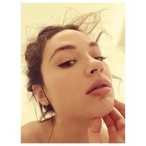 Crystal Reed Instagram - Jet lag hair. Don’t care. Barcelona I’m comin for ya.