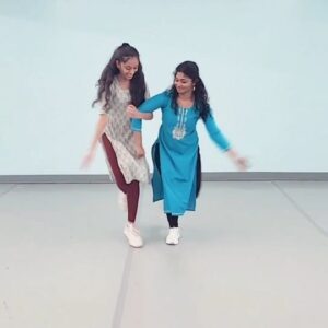 Cynthia Vinolin Instagram - CYNDYS DANCE STUDIO 
Students reels Series #1 - Vaishnavi 🥰

😍🤩✨❣️

KURCHI MADATHAPETTI

✨
#cynthiavinolin
#dancereels #dance #toronto #canada🇨🇦 #love #peace #happiness #chennai