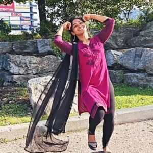 Cynthia Vinolin Instagram - When you aren't very active on Instagram 🫣
Mom just sends you a reel and requests you to do it 😝
I end up doing songs I donno the meaning of it.
✨🔥

😅
#cynthiavinolin #love #peace #canada🇨🇦 #toronto #happiness #chennai #dancereels