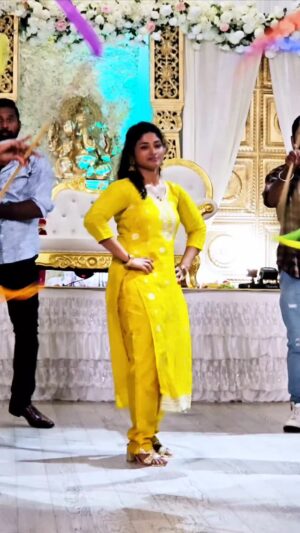 Cynthia Vinolin Instagram - Celebrations 😍🤩 are special...
Dancing at our Dance Studio family event is more special 😍🤩❣️

Our Dance studio has a beautiful and loving community ✨ and I am FOREVER GRATEFUL for it...

This is the impromptu dance we dedicated in a Saree ceremony for a fellow student from our @cyndys_dancestudio 

Thank you to the whole team who made it a memorable one with their family and friends ❣️

Thank you for this lovely video 😍 @priyababu_chillhouse
🤩🥹😍❣️

#cynthiavinolin #love #peace #canada🇨🇦 #toronto #cyndysdancestudio #happiness #dancewithcynthia