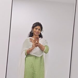 Cynthia Vinolin Instagram - 😍🥹🤩
Seeing the brighter side of the year 
😍🥹🤩
First pre-birthday gift - MIRROR 😍
Thank you so much 🖤💙

#cynthiavinolin
#dancereels #dance #toronto #canada🇨🇦 #love #peace #happiness #chennai