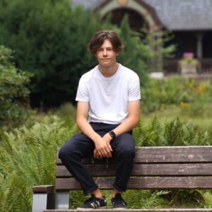 Daan Lennard Liebrenz Instagram - Look where I have been today - at Winden Church!
#dark #winden #darknetflix #netflix #mikkel #itsgettingdark #daanlennardliebrenz