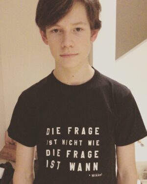 Daan Lennard Liebrenz Instagram - Letzter Tag als Mikkel. Danke für die tolle Zeit.
#dark #darknetflix #mikkel #michaelkahnwald #danke